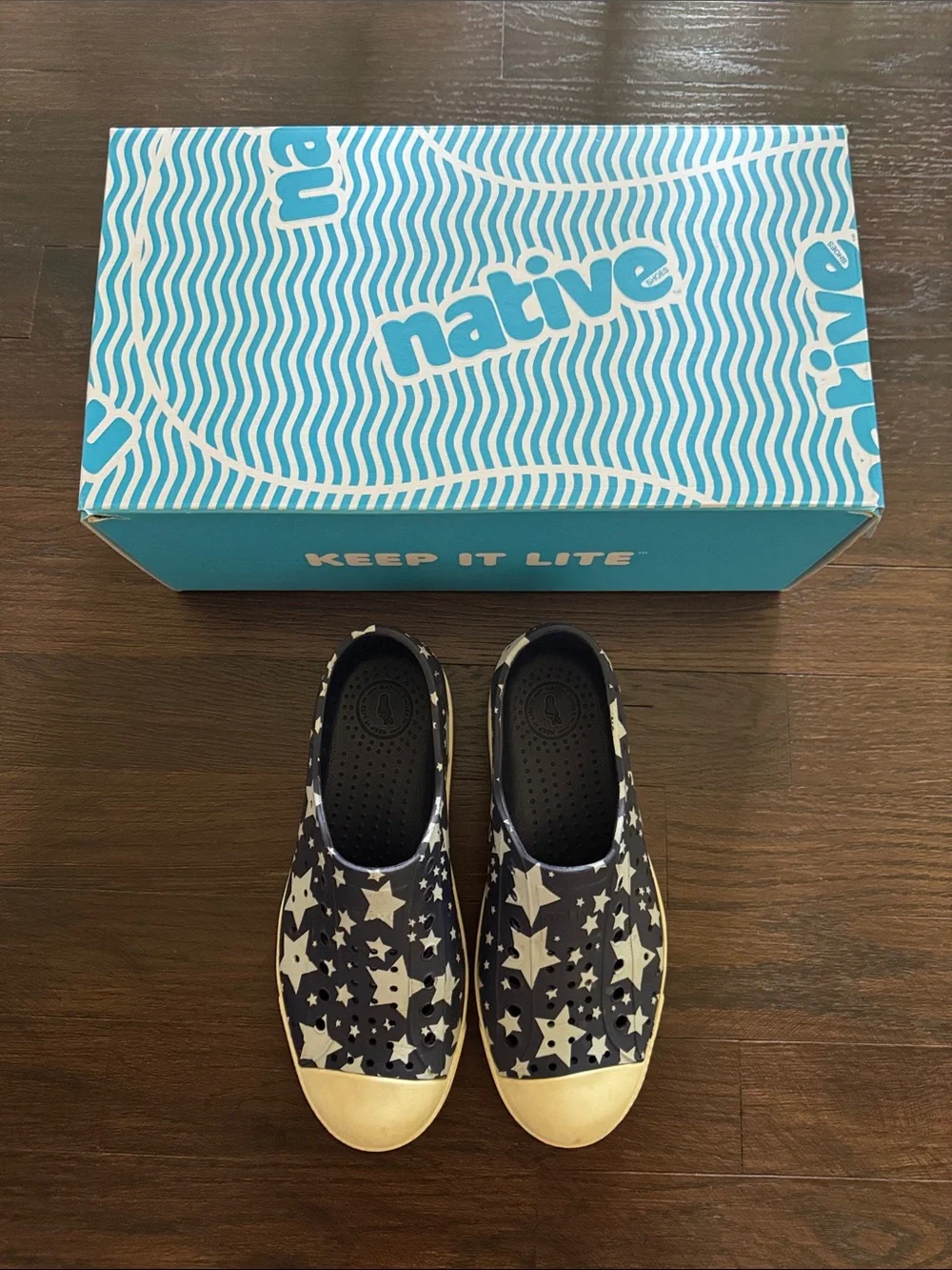 NATIVE Shoes Jefferson in Regatta Blue & Star Print